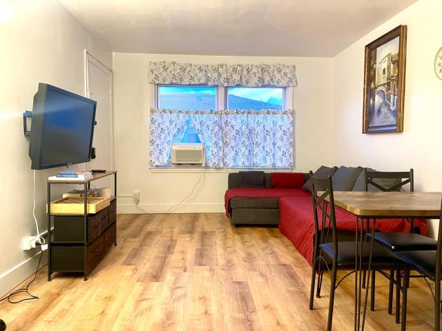 2 bedroom apartment with free parking and laundry