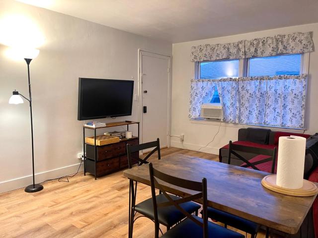2 bedroom apartment with free parking and laundry