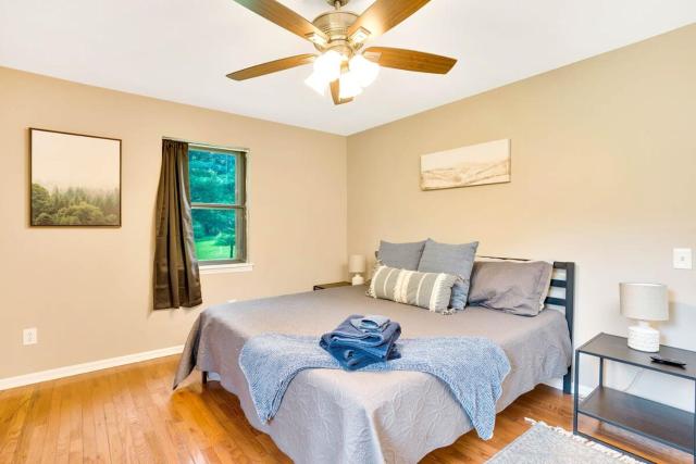Country Lane Cottage- privacy & quiet neighborhood