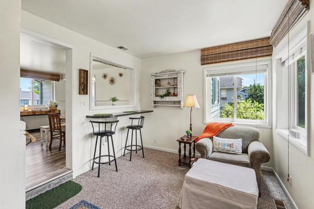 Cozy Downtown Cottage Near Beach and Pier