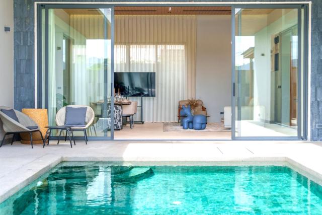 4BR Private Pool Villa near Sea & Chalong Pier