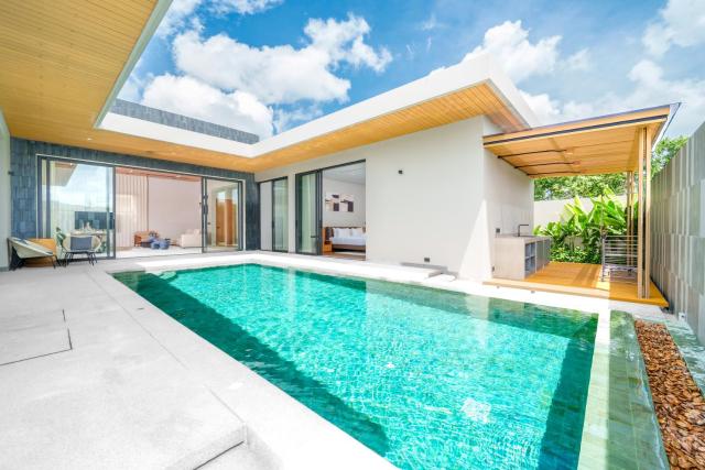 4BR Private Pool Villa near Sea & Chalong Pier