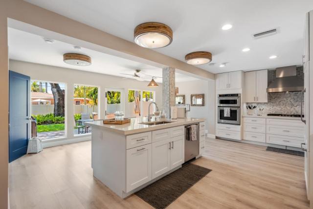 Coastal Breeze Retreat Near Beach, Downtown & Golf