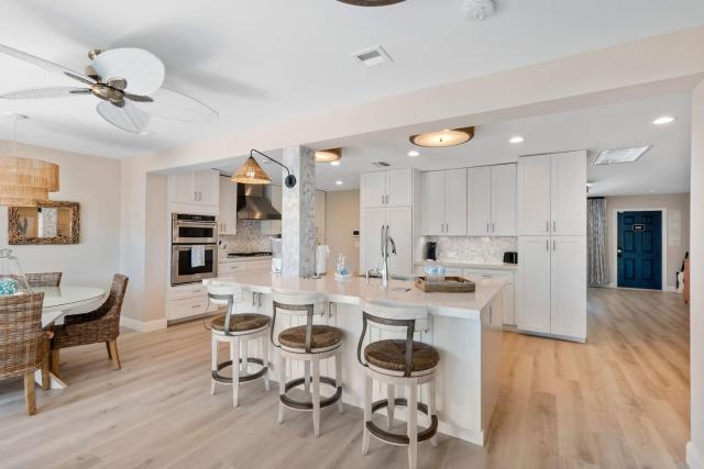 Coastal Breeze Retreat Near Beach, Downtown & Golf