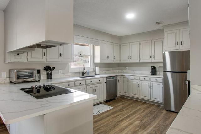 Pond View, Fishing, BBQ, Fireplace, and More