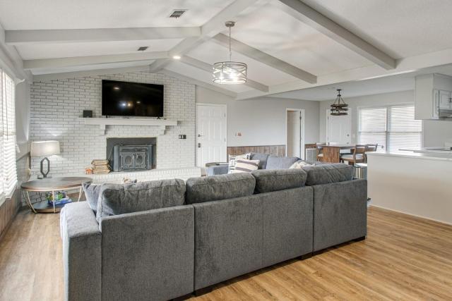 Pond View, Fishing, BBQ, Fireplace, and More