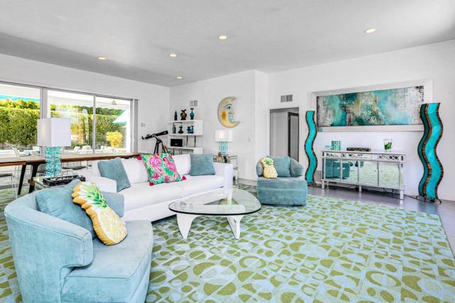 Palm Springs Timeless Beauty - 4240