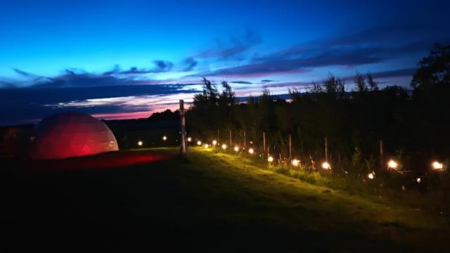 Secret Heated Dome, Hot Tub,Firepit Projector in Lincoln