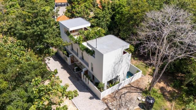 Villa Kairos 2BR Villa w Pool & Rooftop, min from waves