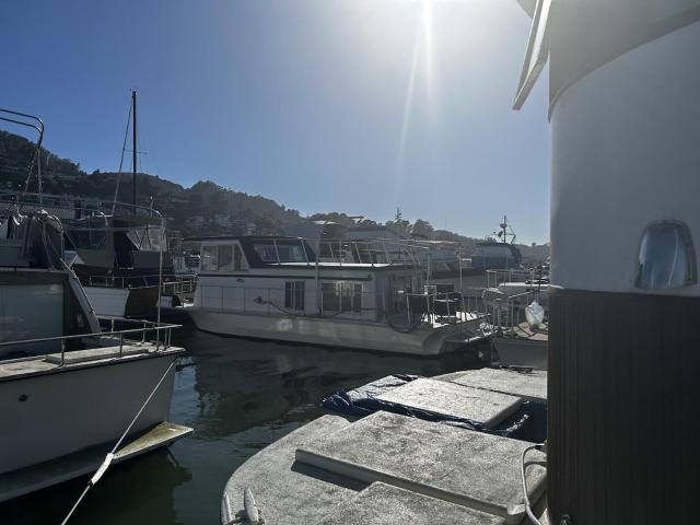 Spacious Boathouse in heart of luxury Sausalito