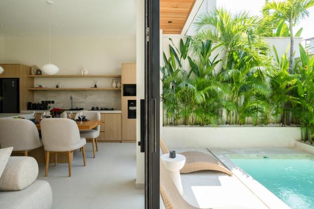 Romantic Private Pool Villa Walk to Eat Street