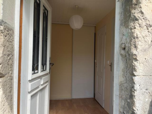 Appartement indépendant dans maison en pierre