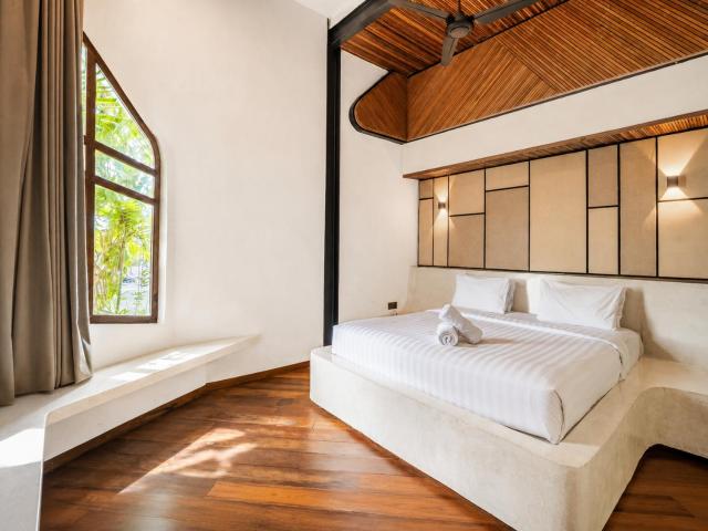 Opulent 1-BR Loft with Art Deco Shared Pool