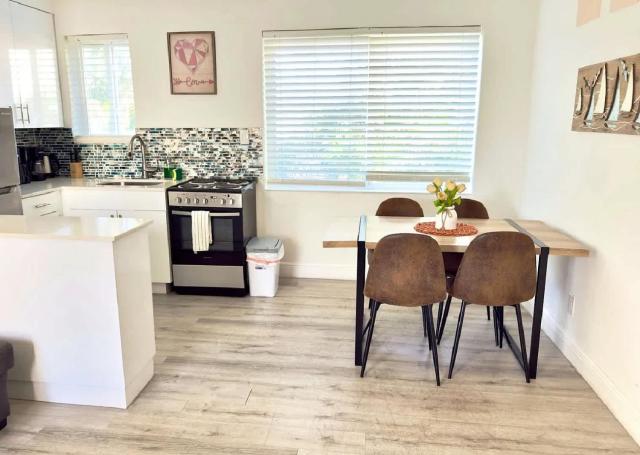 One Bedroom Beach Retreat Near the Shore