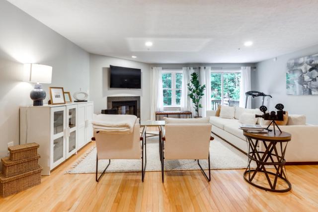 Pet-Friendly Fitchburg Townhome Near Wachusett Mtn