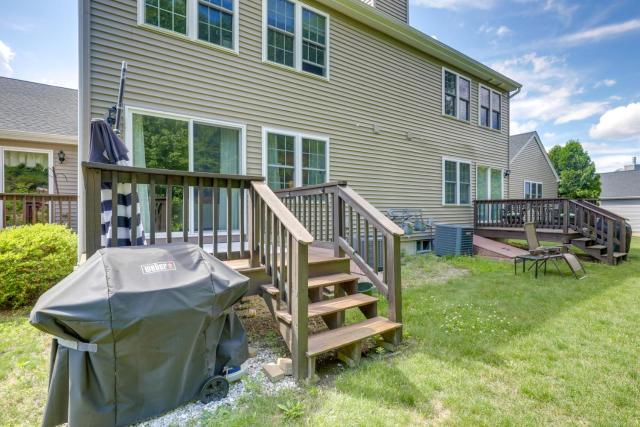 Pet-Friendly Fitchburg Townhome Near Wachusett Mtn