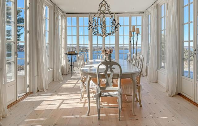 Lovely Home In Saltsjöbaden With Sauna