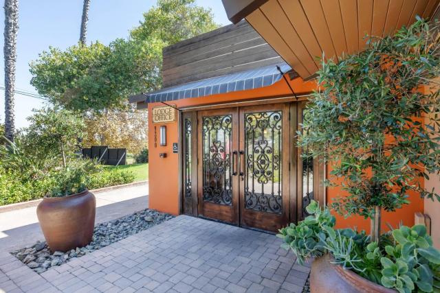 Carlton Oaks Lodge, an Ascend Collection Hotel