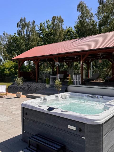 Między lasem a wsią-kameralne domki dla dorosłych-jacuzzi i śniadanie w cenie