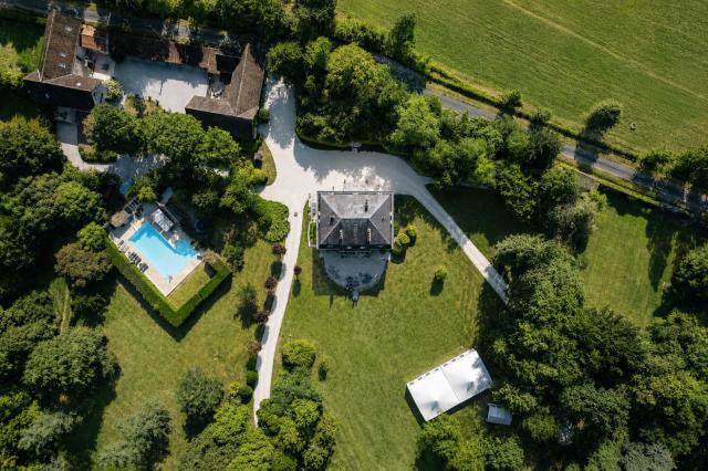 2 bedroom apartment in the grounds of a Chateau