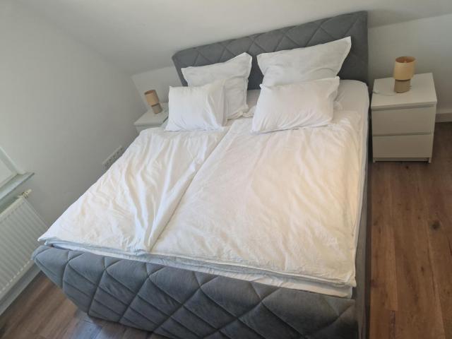 Moderne Top-Wohnung Zentral, nahe Kinderklinik mit Parkplatz