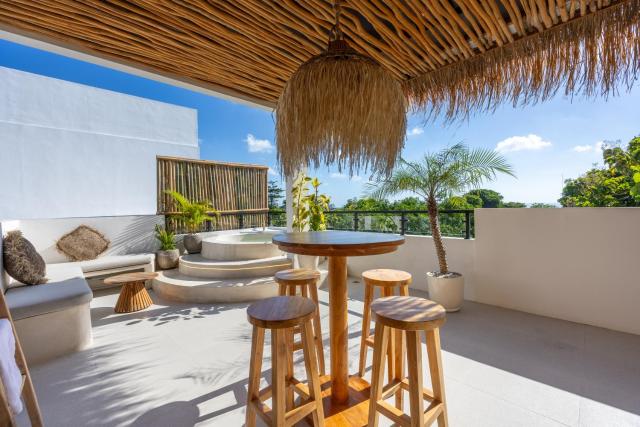 Balangan 3BR Rooftop pool view 3mn from the beach