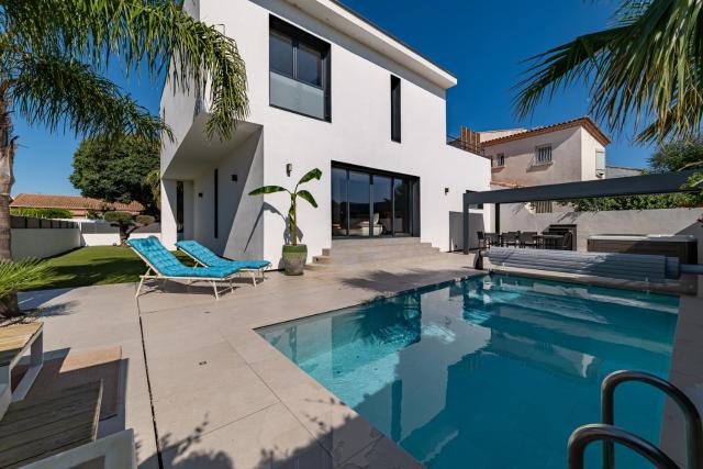 VILLA DE LUXE SUD DE LA FRANCE - PLAGE - PISCINE - JACUZZi