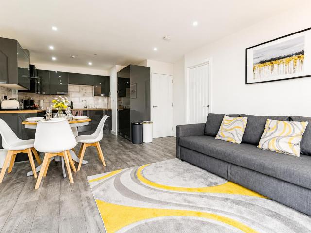 Bridge Court by Sterling Edge - Stylish 1-Bed Apartments with Balcony or Private Garden and Free Onsite Parking