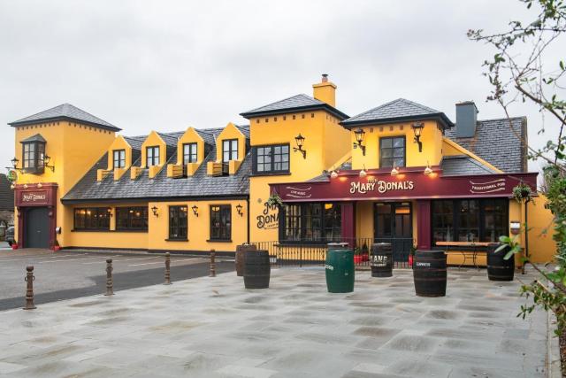 Tigh Mary Donals Bar & Rooms at Whitegates