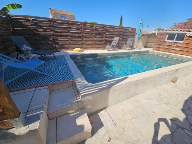 Villa Petite Camargue piscine bali au sel climatisation 15min plages 3 chambres