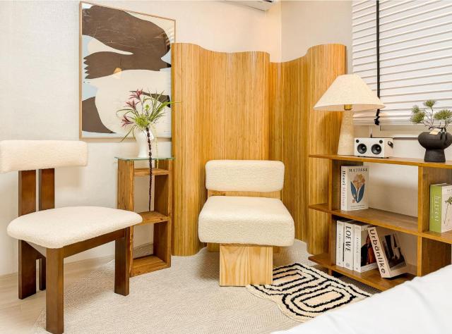 Yongsan Haebangchon, Namsan Tower, Itaewon Street, 10-minute walk to the subway, 15 minutes to Hongdae