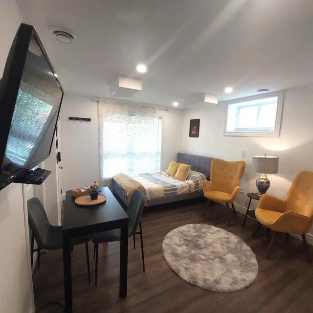 Nimo Homestay , Compact Studio Apartment Guelph