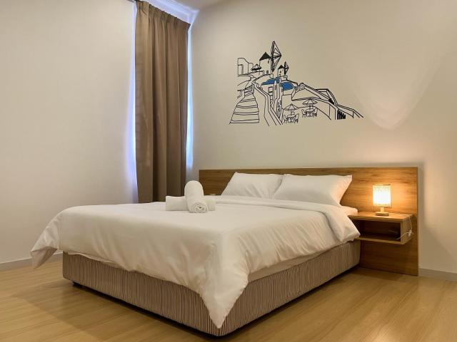 Sunset View 3BR Condo with Swimming Pool Free WiFi & Netflix near Lake Garden