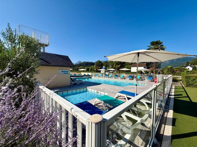 Camping Familial - Parc Aquatique - Grande Aire de Jeux à la Montagne