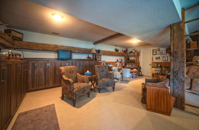 Majestic Maples - Quiet oasis with 2 king beds