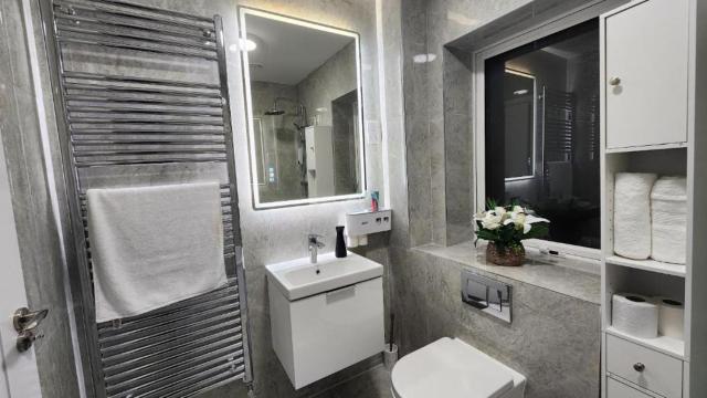 Single room with street view