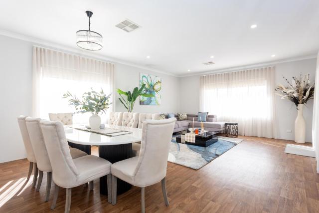 Spacious 4BR Family Home Pool with Spa and BBQ
