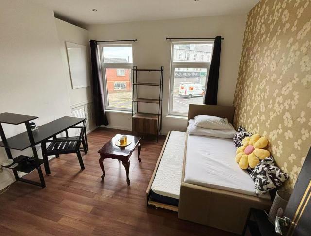 Entire YellowApt near Belfast City Centre - Free parking - Up to 4 guests - 3 beds - Self check in