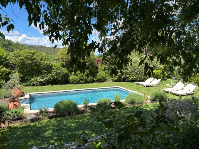 Charmante dépendance avec piscine en Provence