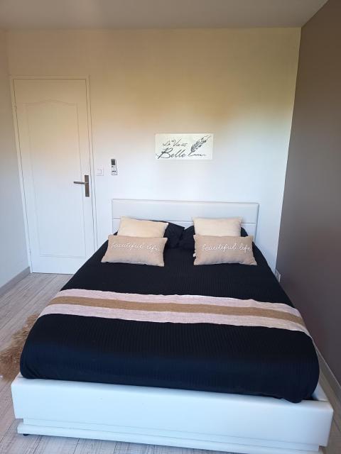 chambre climatisée à louer chez l'habitant