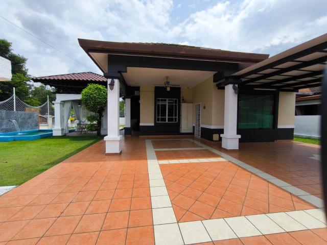 Luxpro Private Pool Bungalow Seremban