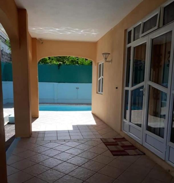 Sunny villa in Pereybere with private pool