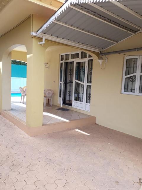Sunny villa in Pereybere with private pool