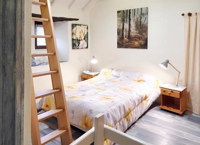 Maison cosy avec vue sur la montagne à Dompnac, cheminée