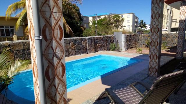 Elegant Apartment Flic en Flac + Pool