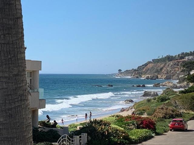 Malibu Surf Cottage on Lechuza Beach