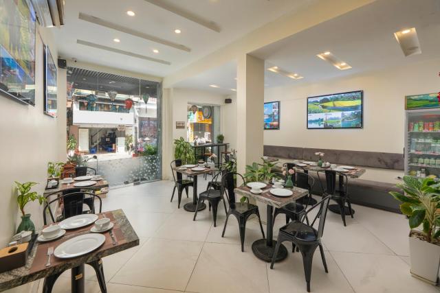 Queen Cafe Hostel