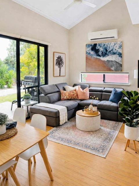 Seaside Villa Oasis - Pool & Wi-Fi