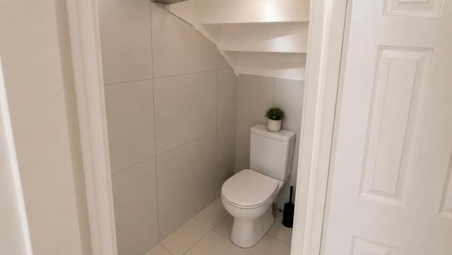 Modern Home - 15 Mins to City centre
