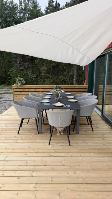 Modern Scandinavian cabin by the sea, calm, private setting, 50m to ocean